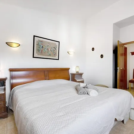 Holiday home T5 Com Piscina