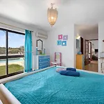 T5 Com Piscina Nyaraló Portimão