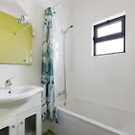 T5 Com Piscina Nyaraló *