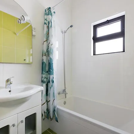 T5 Com Piscina 度假居 *